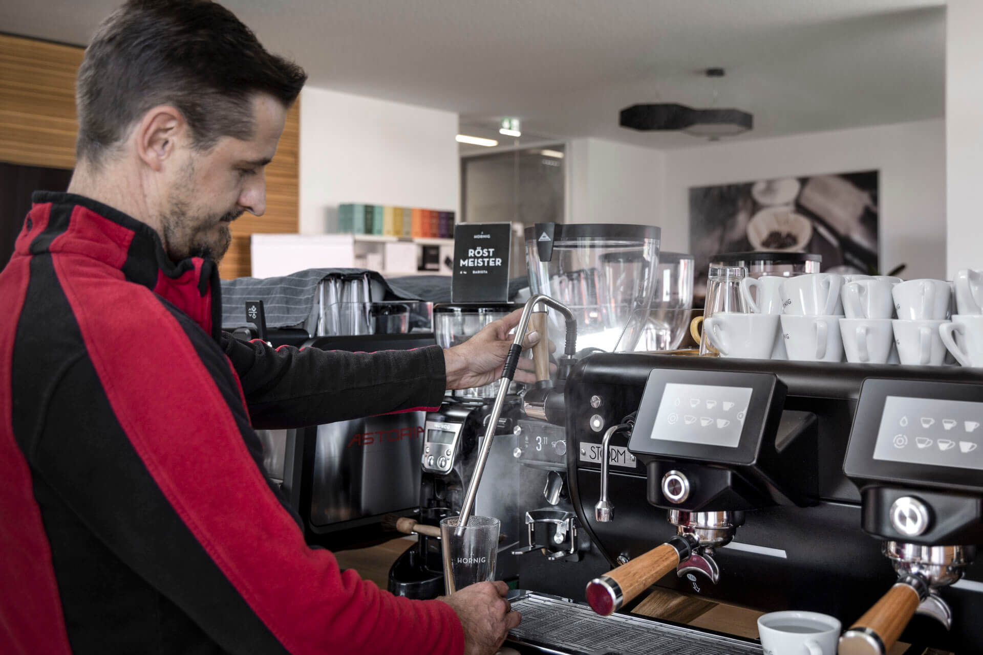 TSF Techniker macht Kaffee